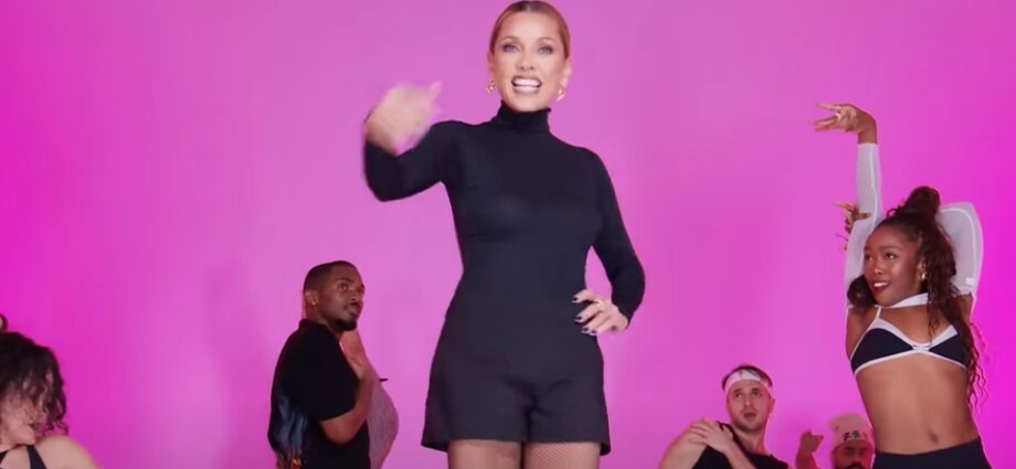 Vanessa Williams Legs Keep Dancing